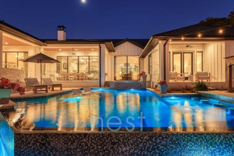 Outdoors Seamlessly Integrated to Indoors