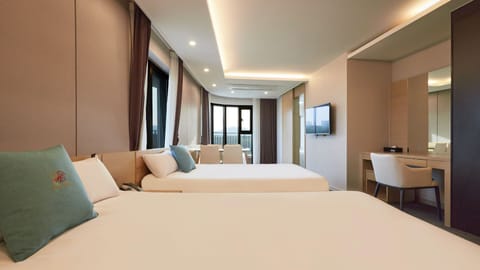 Royal Family Suite | Individually decorated, individually furnished, free WiFi, bed sheets