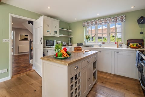 Ground floor: kitchen