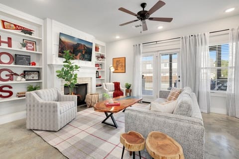 The Collegiate is located in a quiet family-friendly neighborhood in West Fayetteville with easy access to all this buzzing city has to offer!