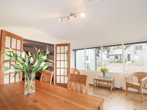 Cottage | Private kitchen | Fridge, dishwasher, electric kettle, toaster