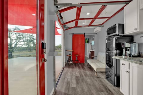 Kitchenette equipped for your stay, from breakfast to evening charcuterie boards.