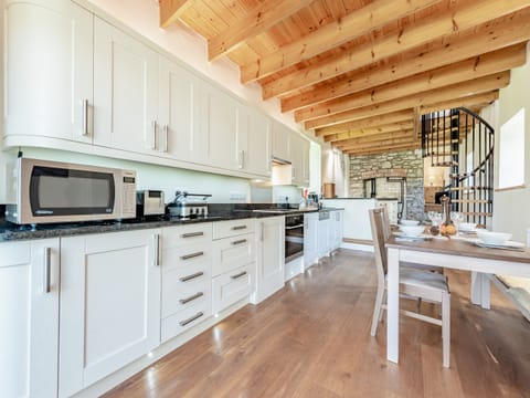 Kitchen/diner | Tan y Castell Cottage, Llanmill, near Narberth