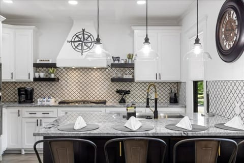 The kitchen was a dream with everything labeled & easy to find.   
-Guest Erin 