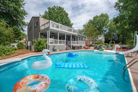 Large Saltwater Pool w/ Slide open April 15-Oct 15th & shared w/ 1 other VRBO