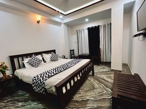 Luxury Double Room | Free WiFi