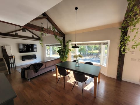 Huge Relaxation room for dinner or chilling and watching a movie 