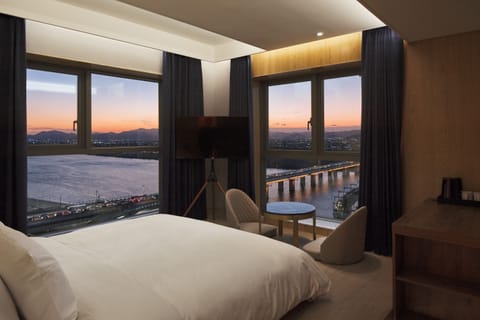 Deluxe Double Room, River View | Lake view