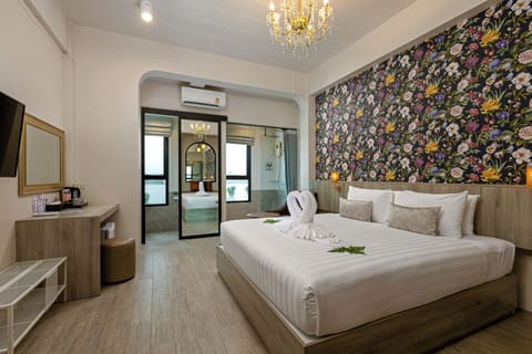 Romantic Room, 1 King Bed, Tower, Nature View | Bathroom | Shower, hydromassage showerhead, free toiletries, hair dryer
