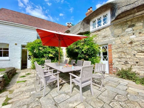 Little Halt, Freshwater: Outside table and chairs