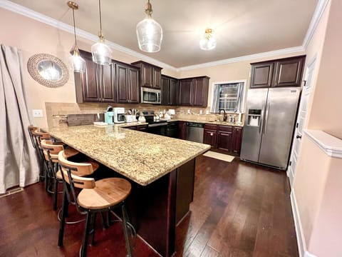 Fully stocked kitchen with seating for 4 at the bar