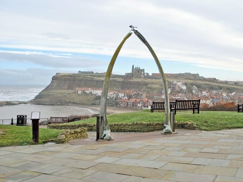 Whitby Abbey viewed through the famous whale jawbone | Thornlea, Whitby