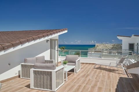 Enjoy your private sun deck with wonderful ocean views