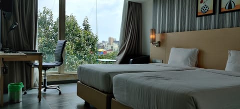 Deluxe Room | In-room safe, iron/ironing board, free WiFi, bed sheets
