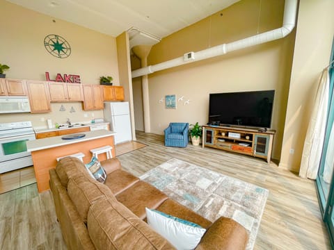 Living Room and Kitchen connect