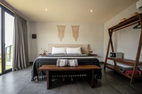 House | Premium bedding, memory foam beds, in-room safe, soundproofing