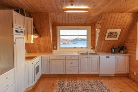 Superior Rorbu Suite with Seaview | Private kitchen | Fridge, stovetop, coffee/tea maker, electric kettle