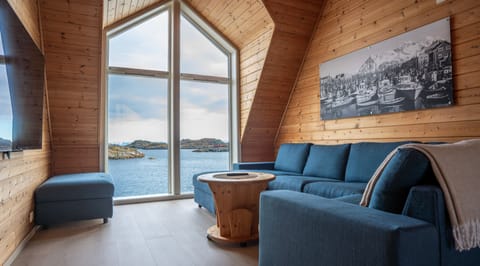 Superior Rorbu Suite with Seaview | Living area