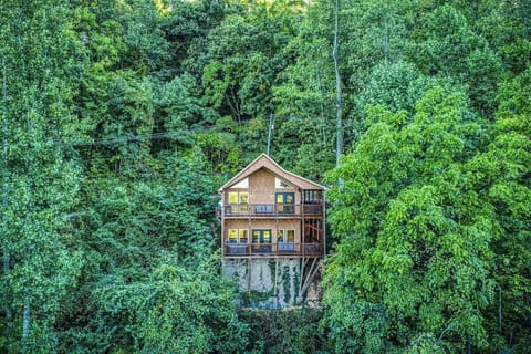 You'll love the secluded and private hot tub with amazing views!