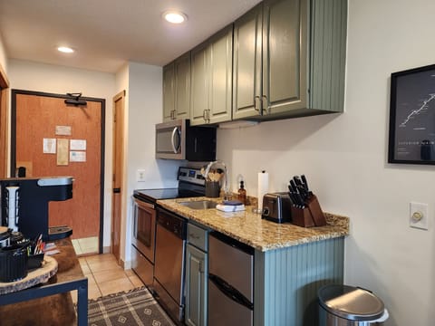 Entryway, and fully equipt kitchen. 