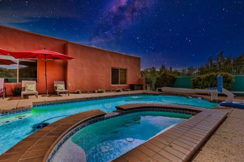 【Back Yard】Immerse yourself in the hot tub under a starry night