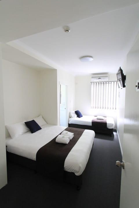 Hypo-allergenic bedding available, WiFi (free), bed sheets