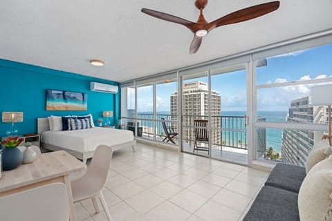 Queen bed and breathtaking views