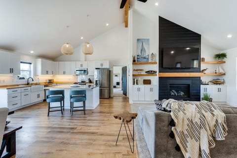 Wonderful open and sunny floor plan.