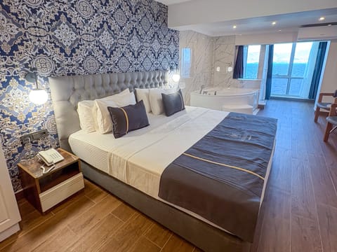 Deluxe Sea View | Free WiFi