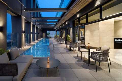 Poolside bar
