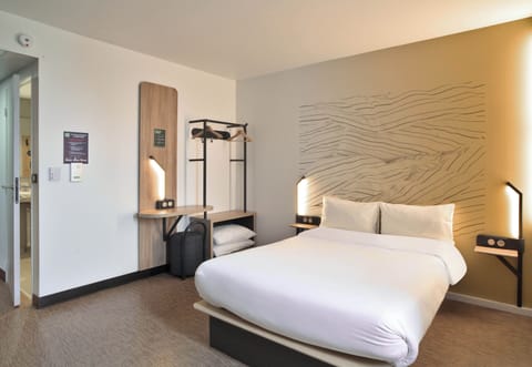 Standard Double Room, 1 Double Bed, Mobility Accessible, Non Smoking | Desk, free WiFi, bed sheets