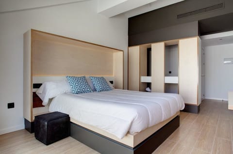 Soundproofing, free WiFi, bed sheets, wheelchair access