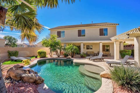 Enjoy the sun and swim in the pool with your loved ones