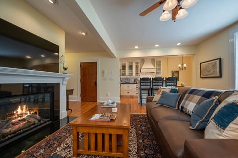Welcome to Minette's Downtown Condo