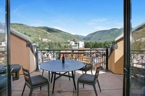 6th Floor Patio Overlooks Lionshead Village