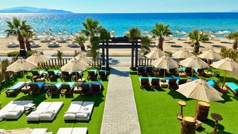 Private beach nearby, free beach shuttle, free beach cabanas