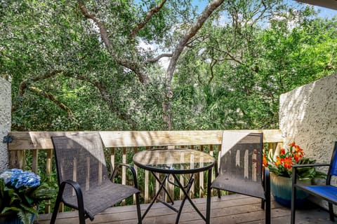 Condo, 2 Bedrooms | Outdoor dining