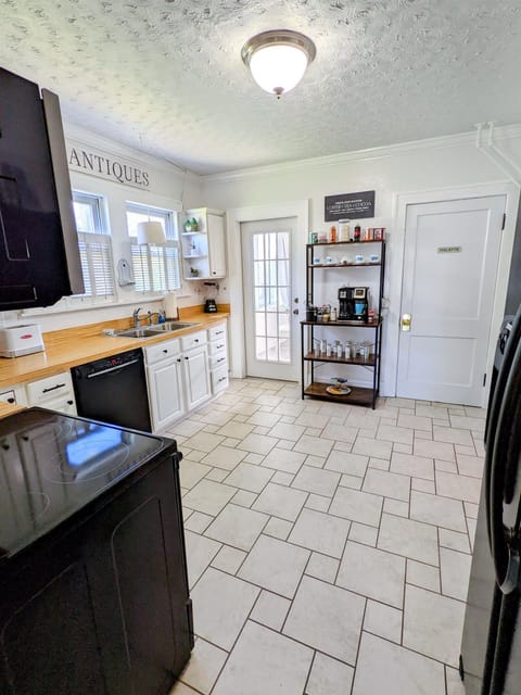 Light and charming kitchen