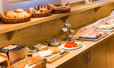 Daily buffet breakfast for a fee