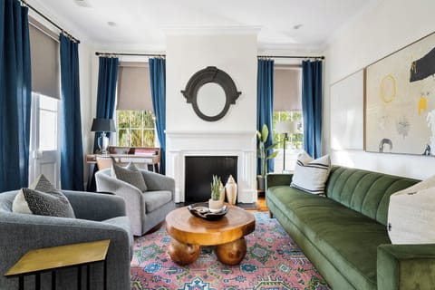 3 Blocks to King Street | 6 BR | Maison de Jasmine