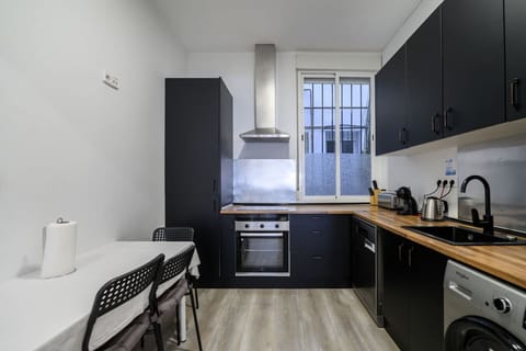 5BR 3BTH · City Center · Quiet · Temporary Stay Apartment in Centro