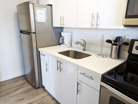 "The apt we stayed in (traveling with my mom) was the perfect size and rightfully equipped with everything we needed for our extended stay " - Deisy