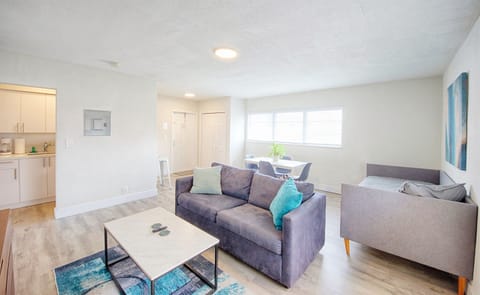 "Everything was excellent, cleanliness, facilities, one block from the beach, close to restaurants. It was a very pleasant few days of great rest." - Eliana