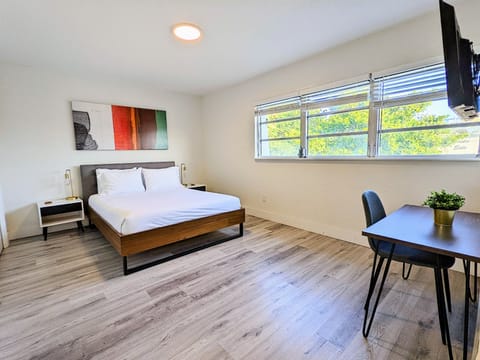 This is your bright Pier Walk master bedroom, located on Deerfield Beach Island!