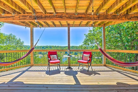 Golden Vacation Rental | 3BR | 2.5BA | 2,200 Sq Ft | Stairs Required to Access