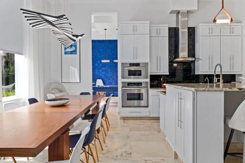 Seamless kitchen, dining and living area - perfect for entertaining