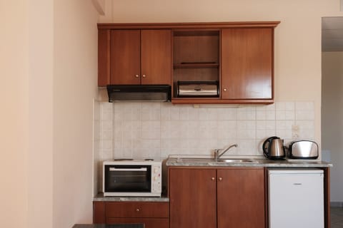 Standard Triple Room, Garden View | Private kitchen | Mini-fridge, stovetop, electric kettle, toaster