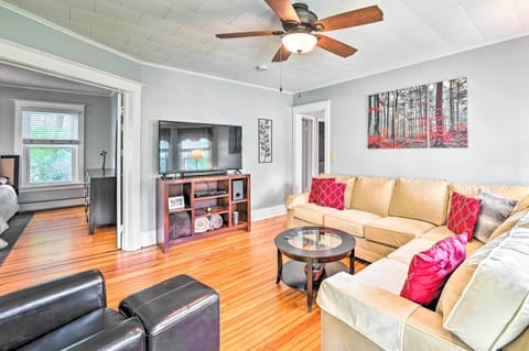 Delmar Vacation Rental | 2BR | 1BA | 1,000 Sq Ft | 5 Stairs to Enter