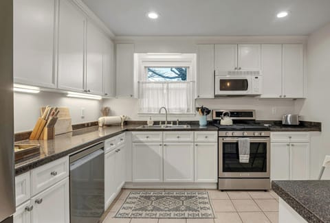 Efficient kitchen fully equipped