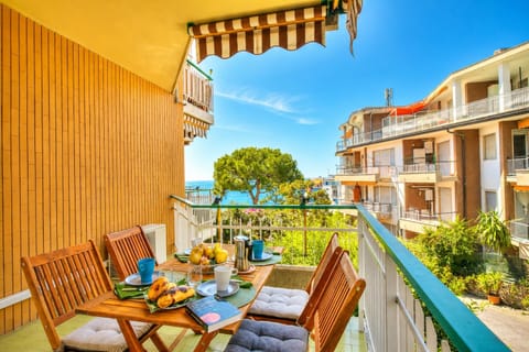 Standard Apartment, 1 Bedroom, 2 Bathrooms (Casa Emma With Sea Glimpse Terrace) | Outdoor dining